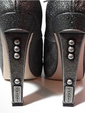 NWOT Chanel Metallic Lace-Up Ankle Boots Chanel Hardware Heel RARE Sz 39 Unreal💫